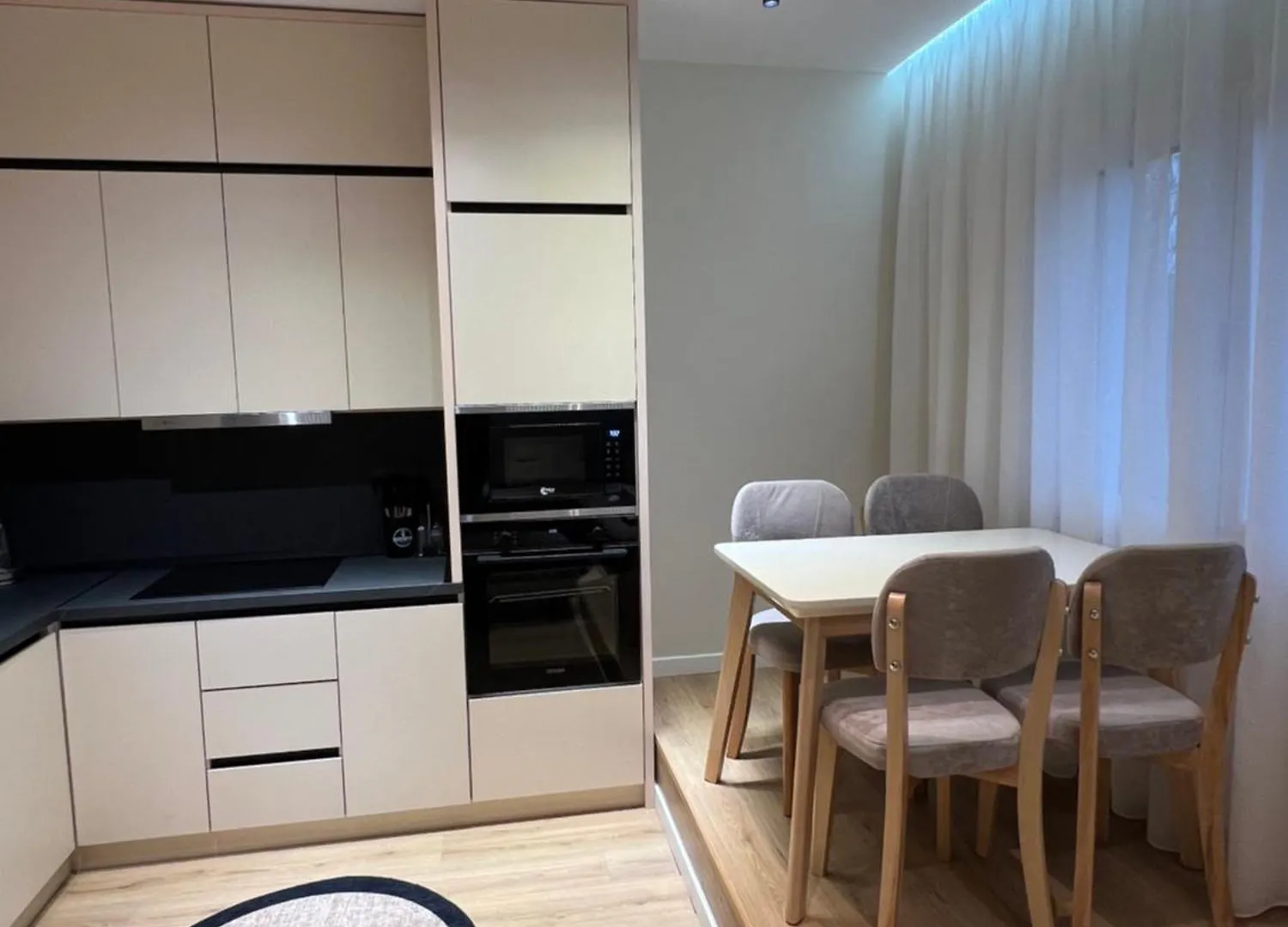 Cozy Home 2 Tirana 0*,  Albánia